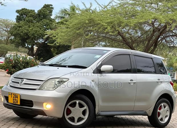 Toyota IST 2005 Silver