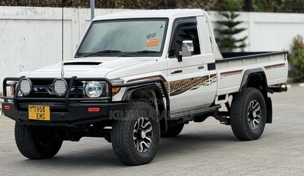 Toyota Land Cruiser 2012 White