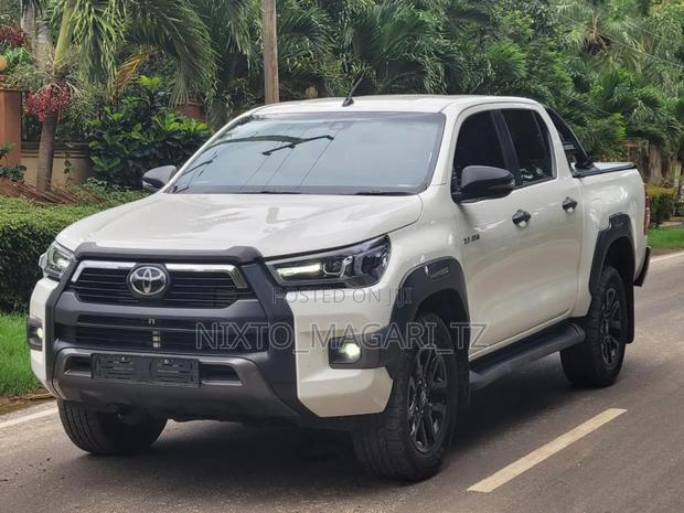 New Toyota Hilux 2025 White