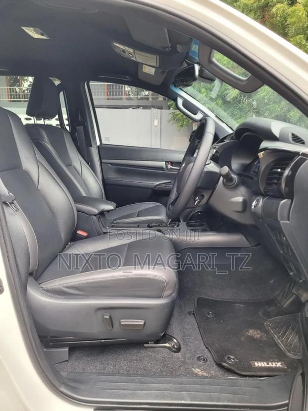 New Toyota Hilux 2025 White