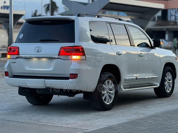 Toyota Land Cruiser 2020 White