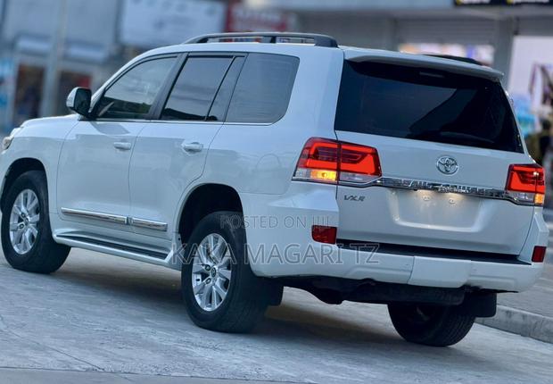 Toyota Land Cruiser 2020 Pearl