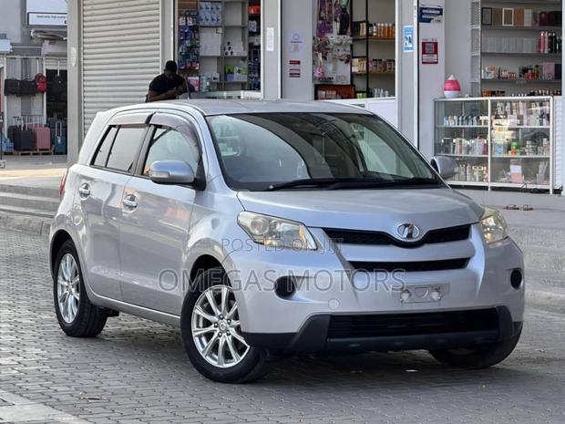 Toyota IST 2009 Silver