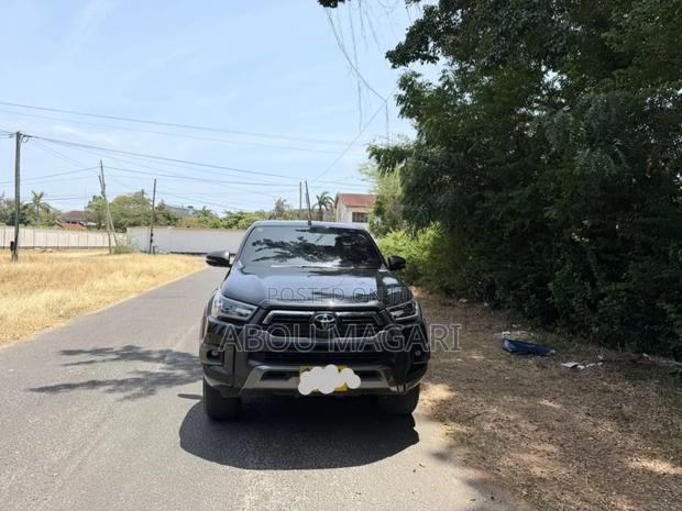 Toyota Hilux 2025 Gray