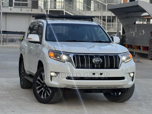 Toyota Land Cruiser Prado 2.8 2023 White
