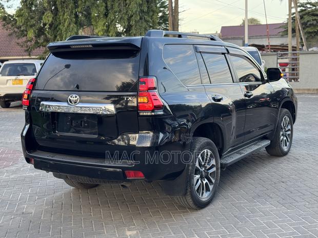 Toyota Land Cruiser Prado 2.8 2018 Matt Black