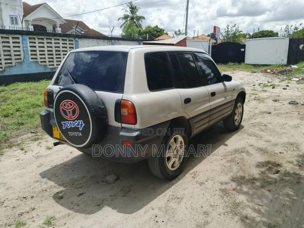 Toyota RAV4 1999 Silver