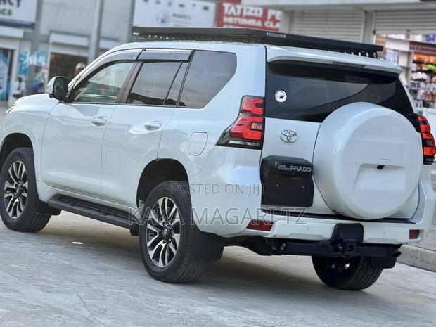Toyota Land Cruiser Prado 2023 Pearl