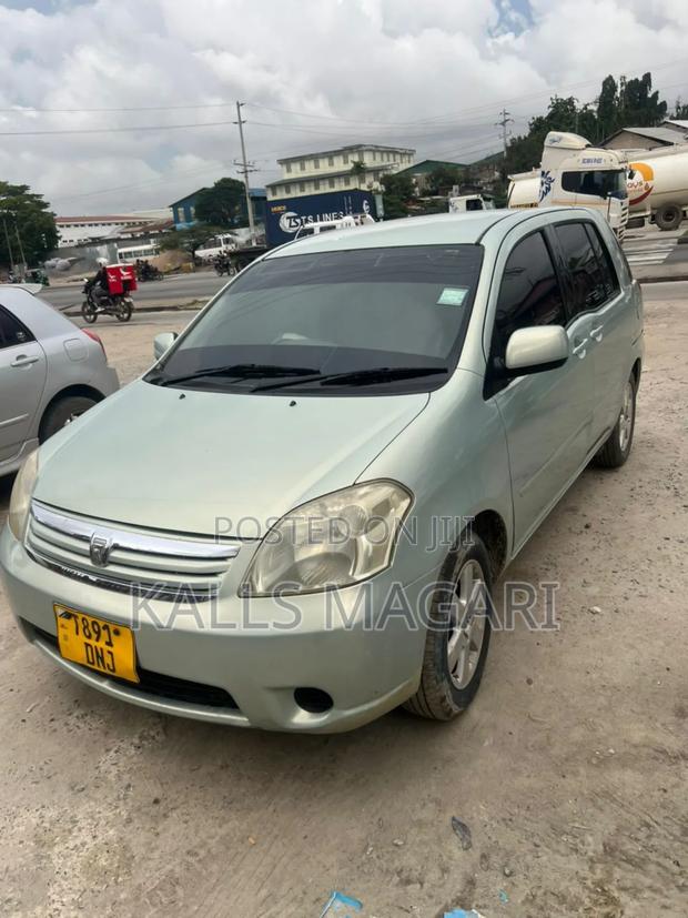 Toyota Raum 2004 Silver