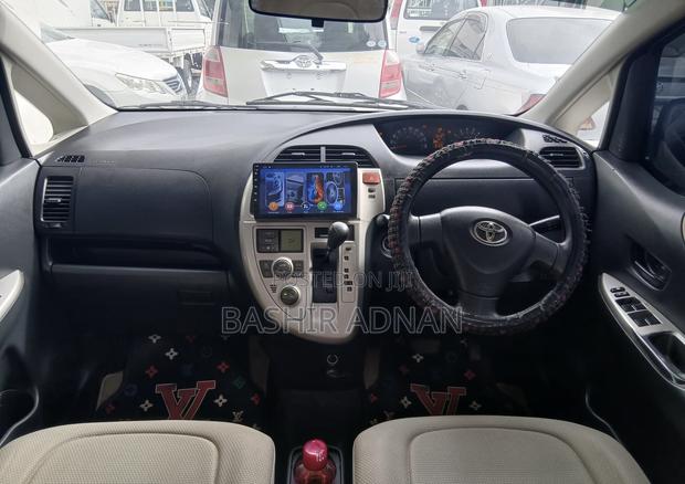 Toyota Ractis 1.3 FWD 2009 Silver