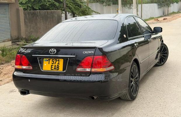 Toyota Crown 2006 Black