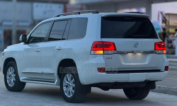 Toyota Land Cruiser 2020 White