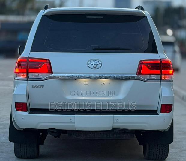 Toyota Land Cruiser 2020 White