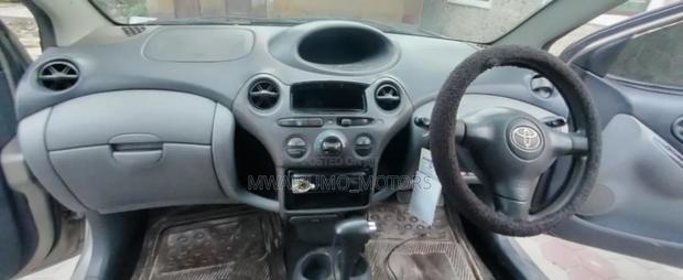 Toyota Vitz 2002 Silver