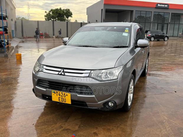 Mitsubishi Outlander 2.0 PHEV AWD 2014 Gray