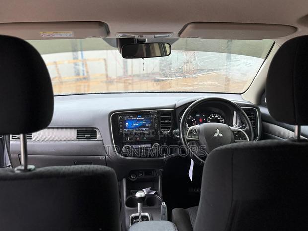 Mitsubishi Outlander 2.0 PHEV AWD 2014 Silver
