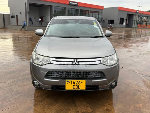 Mitsubishi Outlander 2.0 PHEV AWD 2014 Silver