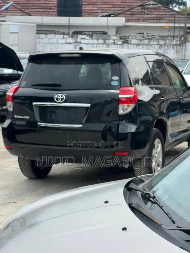 Toyota Vanguard 2012 Black
