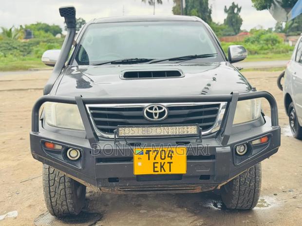 Toyota Hilux 2014 Black