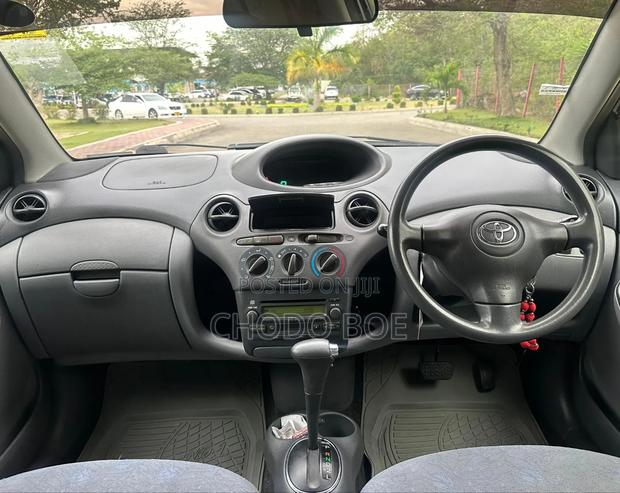 Toyota Vitz 2002 Beige