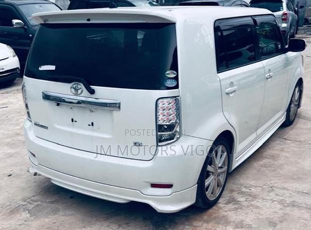 Toyota Corolla Rumion 2010 White