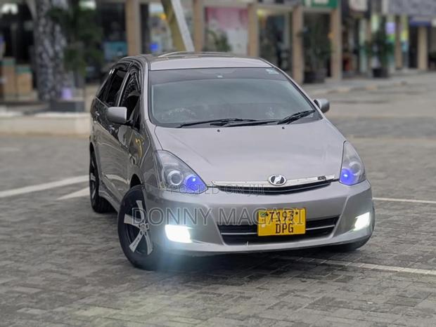 Toyota Wish 2005 Gray
