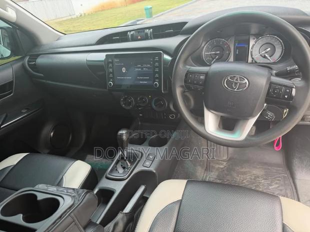 Toyota Hilux 2020 White