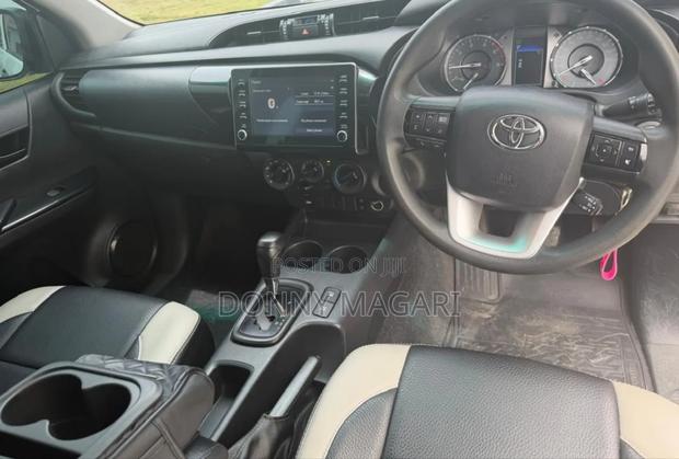 Toyota Hilux 2020 White