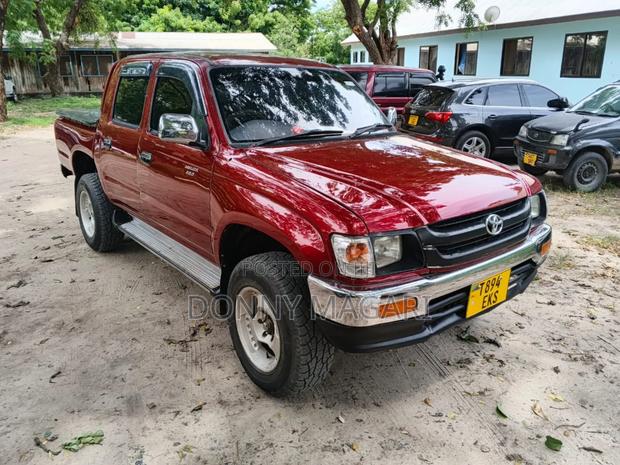 Toyota Hilux 2.5 Cab 2005 Red