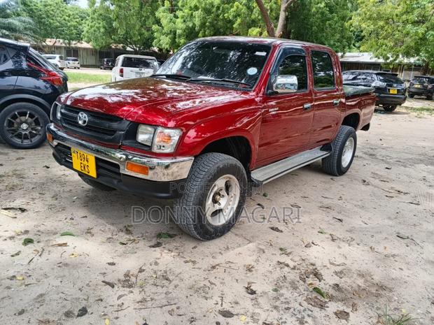 Toyota Hilux 2.5 Cab 2005 Red