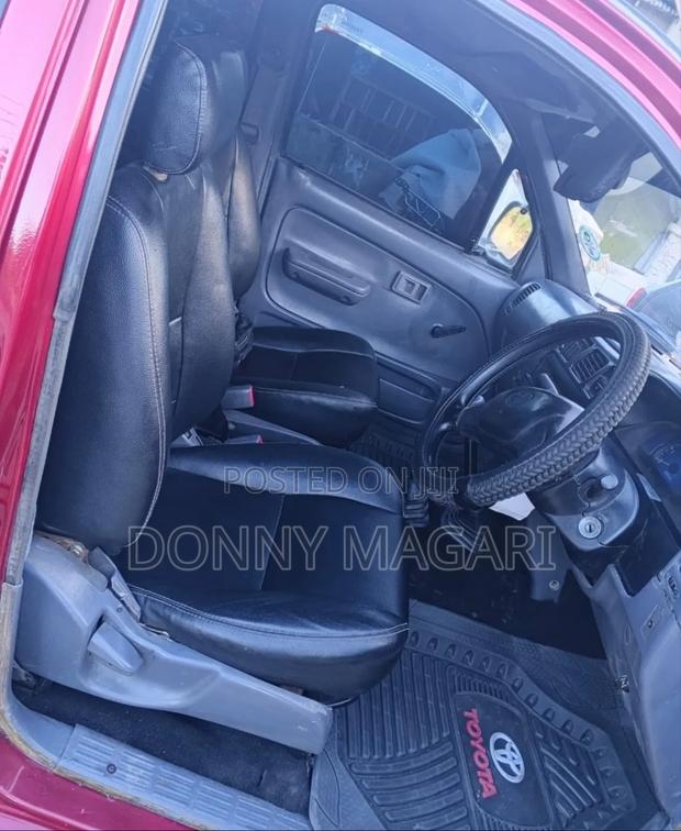 Toyota Hilux 2.5 Cab 2005 Red