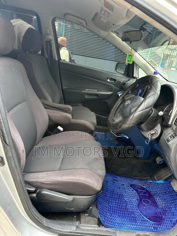 Toyota Wish 2004 Silver