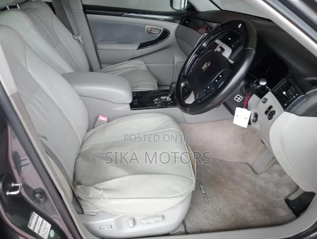Toyota Crown 2006 Gray