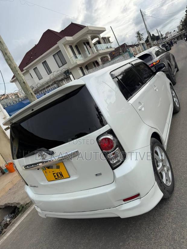 Toyota Corolla Rumion Hatchback 1.5 FWD 2010 White
