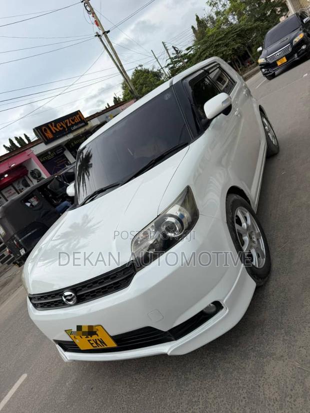 Toyota Corolla Rumion Hatchback 1.5 FWD 2010 White