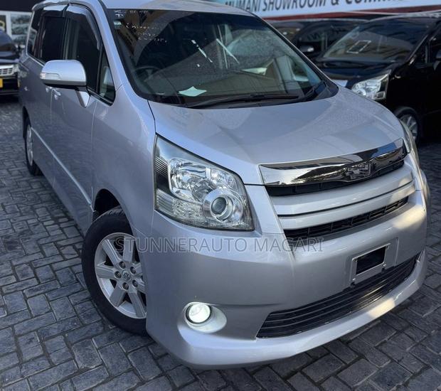 Toyota Noah 2008 Silver