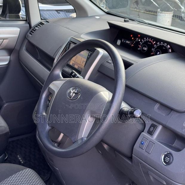 Toyota Noah 2008 Silver