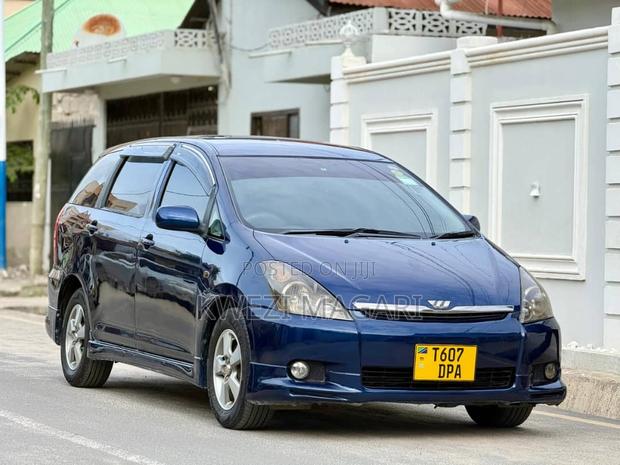 Toyota Wish 2005 Blue