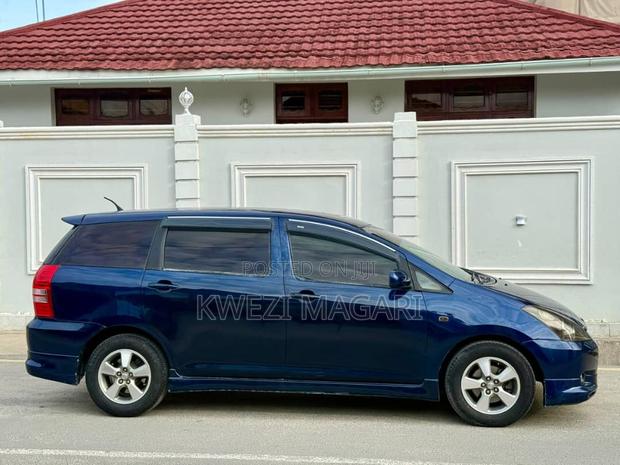 Toyota Wish 2005 Blue