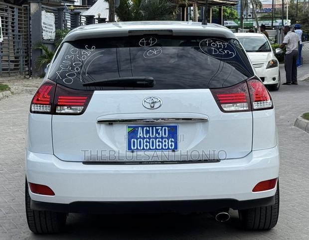 Toyota Harrier 2005 White