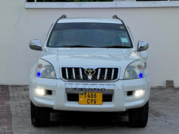 Toyota Land Cruiser Prado 2006 White