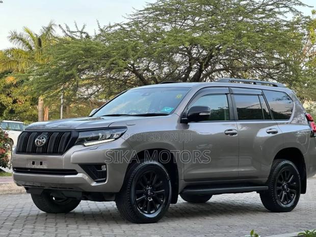 Toyota Land Cruiser Prado 2.7 2023 Gray