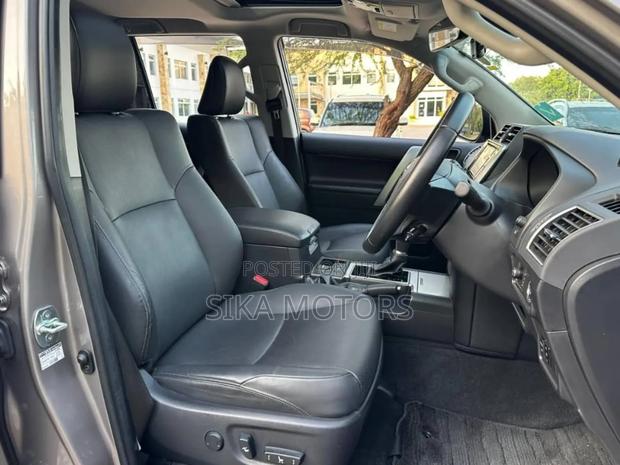 Toyota Land Cruiser Prado 2.7 2023 Gray