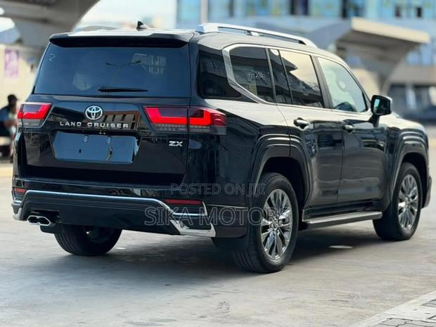 Toyota Land Cruiser Prado 2.8 2023 Black