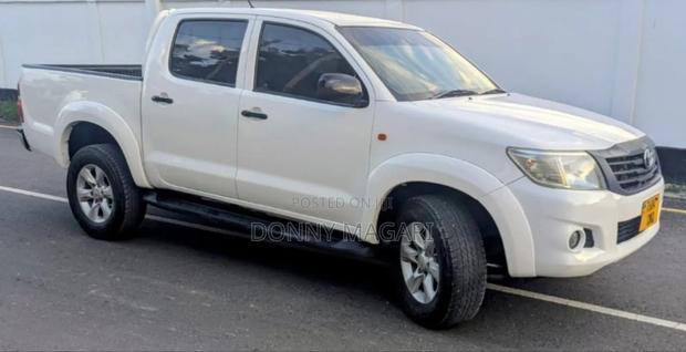 Toyota Hilux 2012 White