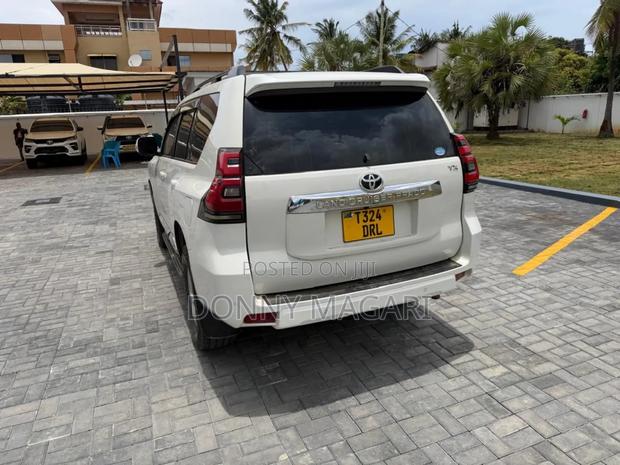 Toyota Land Cruiser Prado 2.7 2017 White