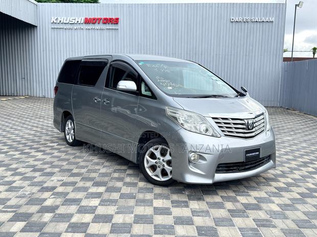 Toyota Alphard 2010 Silver