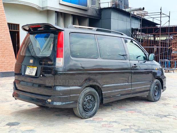 Toyota LiteAce Noah 2000 Black