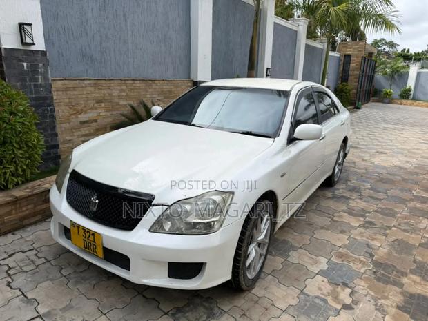 Toyota Crown Royale 2005 White