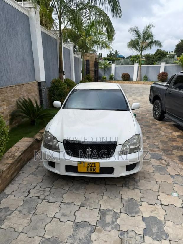 Toyota Crown Royale 2005 White